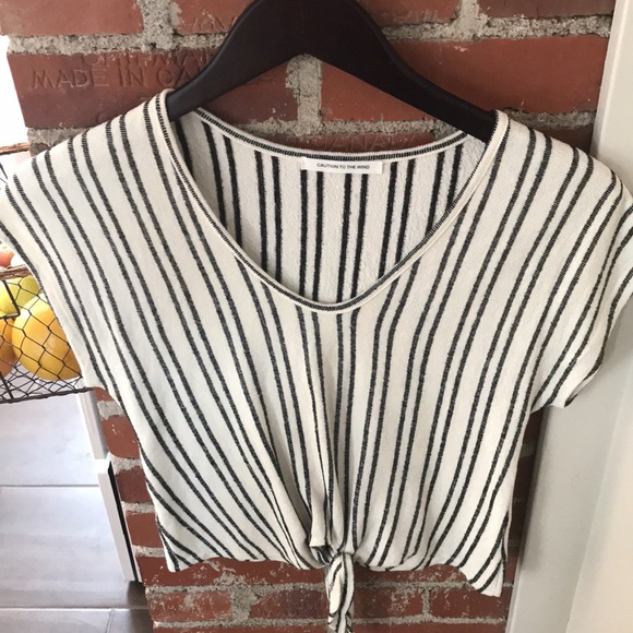 Boxy style tie front tee. - Picture 4 of 6